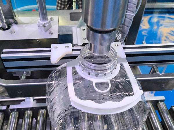 全自動辣椒醬灌裝機(jī)